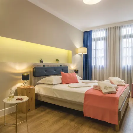 Viaggio Elegant Konukevi 4*