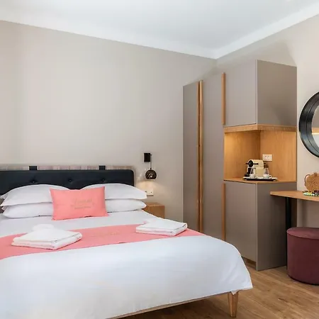 Viaggio Elegant Konukevi 4*