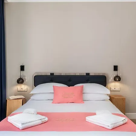 Viaggio Elegant Konukevi 4*